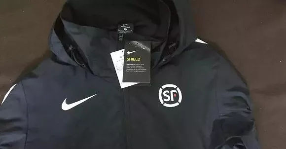 快遞員工作服定做注意及與現貨優缺點