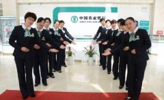 為什么要定制銀行工作服