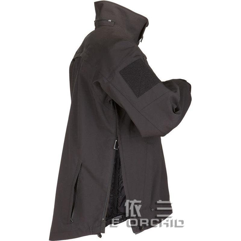 戶(hù)外沖鋒衣定制側(cè)面圖