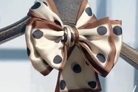 銀行工作服領結系法